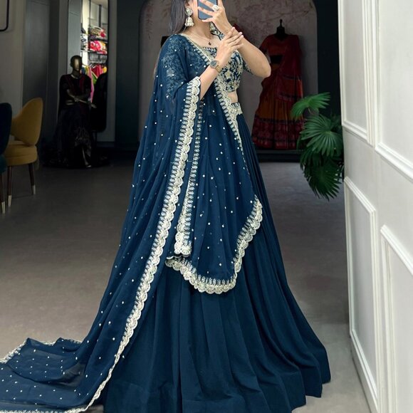 Lehenga Choli - Picture 2 of 4